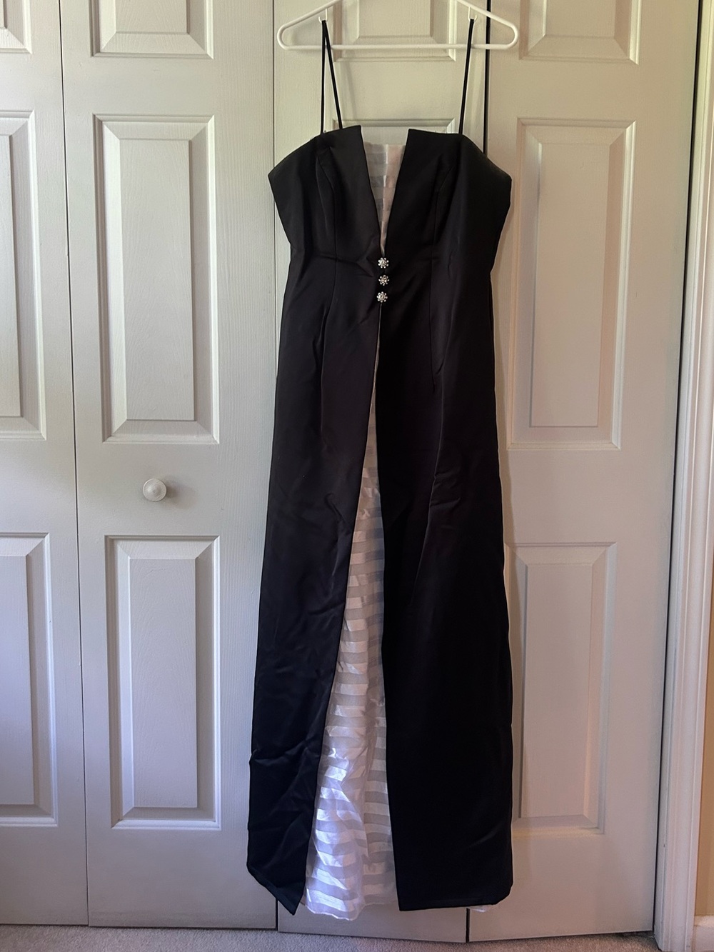 Cachet Black Dress Label Detail